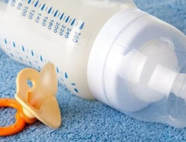 Οι ΗΠΑ πιέζουν κατά του θηλασμού για να προωθήσουν το παιδικό γάλα